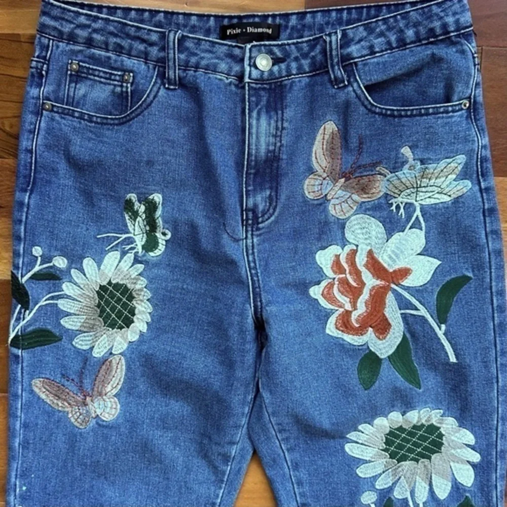 Pixie+Diamond Embroidered Jeans - Picture 4 of 14